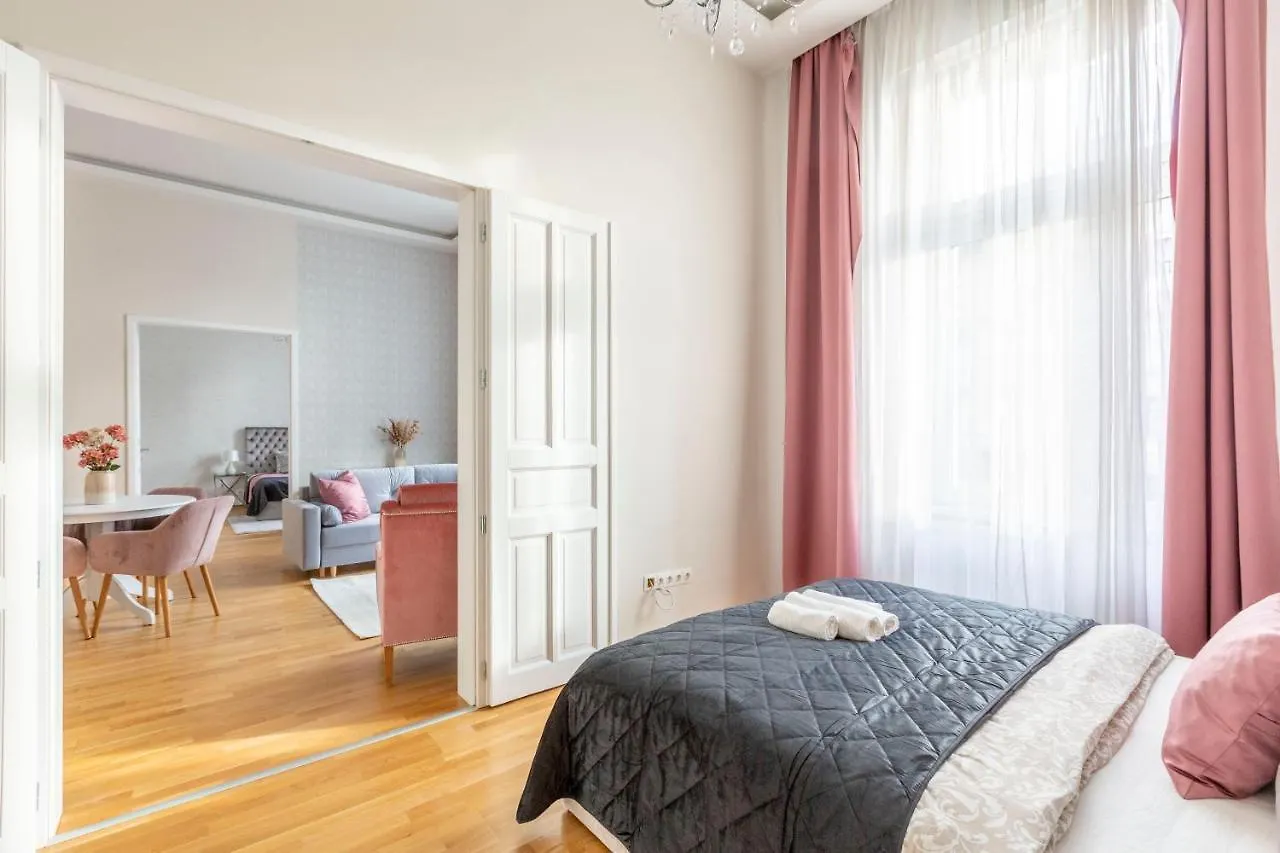 Luxury 3Bedrm 2Bathrm Apartment With Danube River View contacts